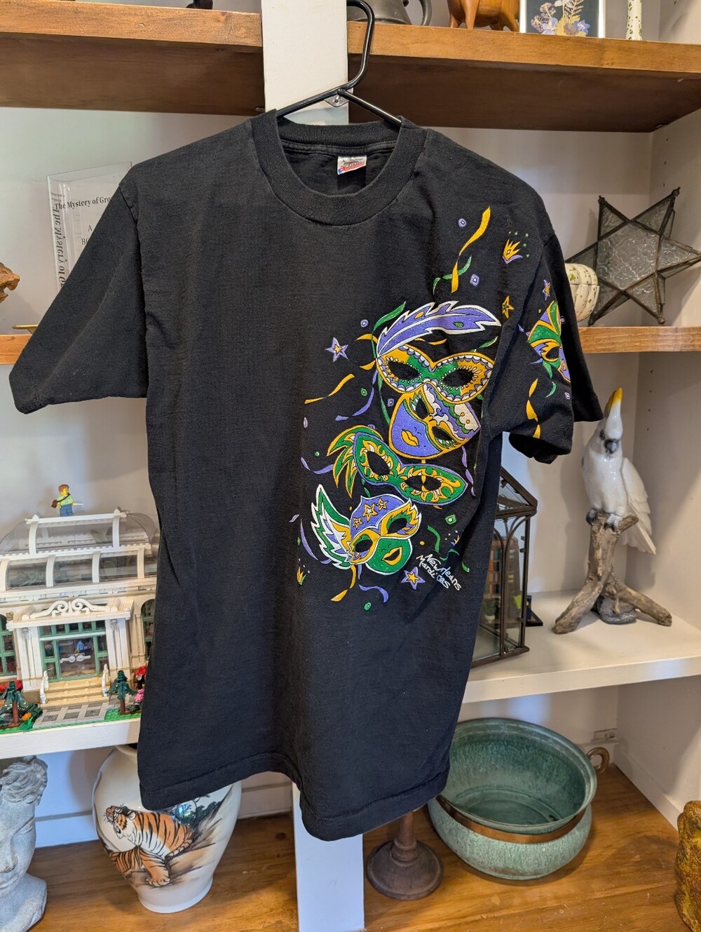 Single Stitch Vintage Mardi Gras Puff Sparkle Masks Graphic T-shirt Size Large
